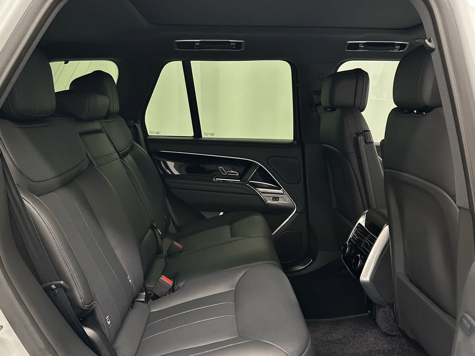 Used 2025 Land Rover Range Rover SE AWD/4WD image 20