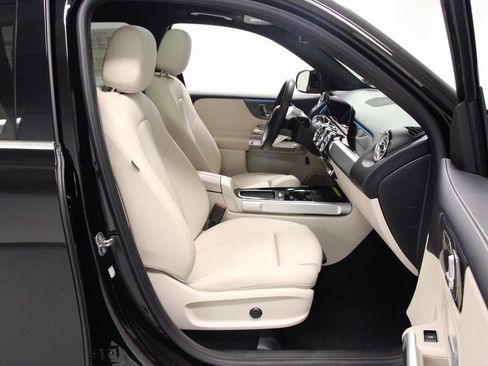 Certified 2025 Mercedes-Benz GLB 250 4MATIC image 21