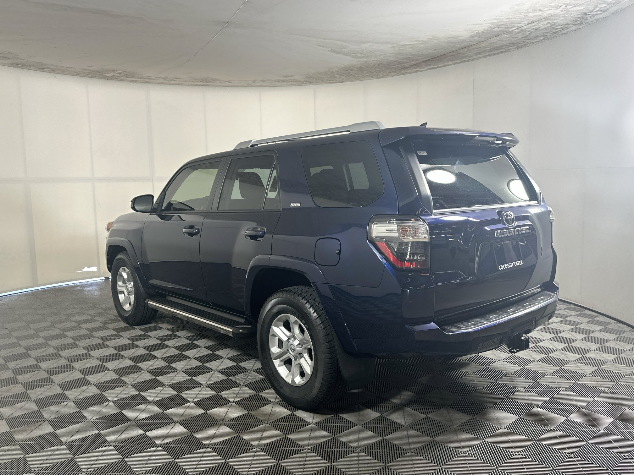 Used 2015 Toyota 4Runner SR5 RWD image 5