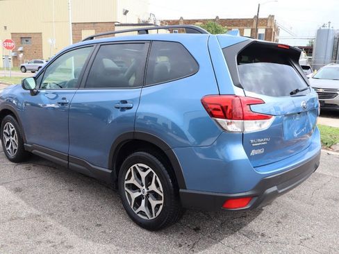 Used 2020 Subaru Forester Premium AWD/4WD image 4