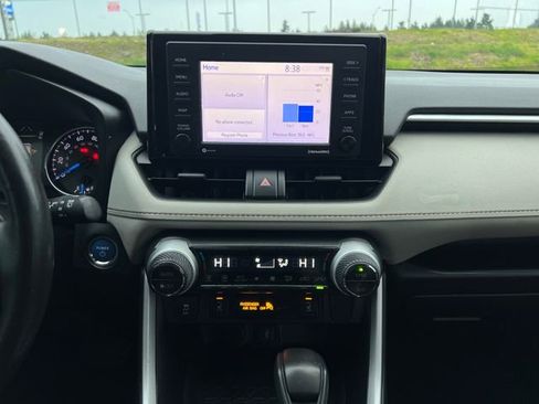 Used 2021 Toyota RAV4 XLE w/ Convenience Package image 24