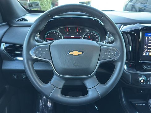 Used 2023 Chevrolet Traverse LT FWD image 2
