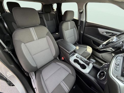 Used 2025 Chevrolet Blazer LT FWD image 16