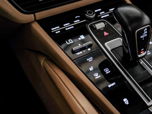 Used 2019 Porsche Cayenne AWD/4WD image 24