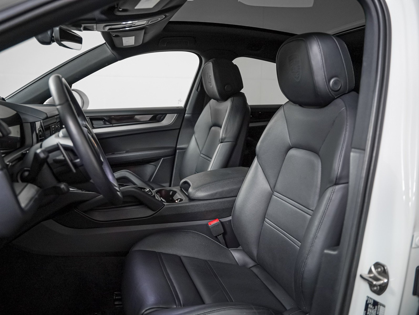 Certified 2025 Porsche Cayenne Coupe AWD/4WD image 5