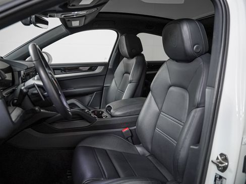 Certified 2025 Porsche Cayenne Coupe AWD/4WD image 5