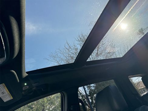 Used 2021 Jeep Grand Cherokee Limited w/ Sun & Sound Group image 27