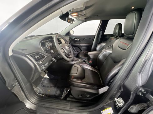 Used 2022 Jeep Cherokee Trailhawk image 20