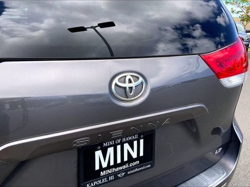 Used 2014 Toyota Sienna LE FWD image 28