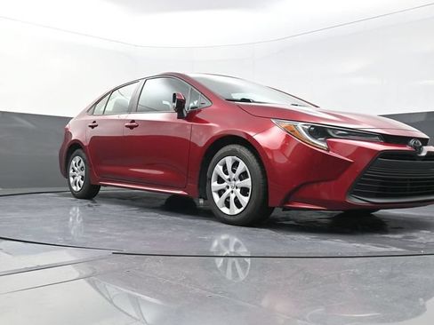 Used 2024 Toyota Corolla LE FWD image 31