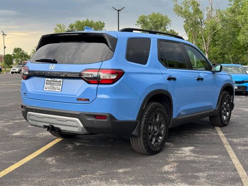 Certified 2025 Honda Pilot TrailSport image 4