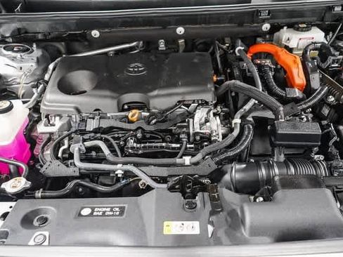 Used 2021 Toyota RAV4 XLE w/ Carpet Mat Package (TMS) image 27