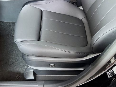 New 2026 Mercedes-Benz GLB 250 4MATIC image 21