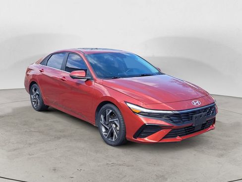 Used 2024 Hyundai Elantra Limited image 1