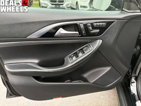 Used 2018 INFINITI QX30 Premium w/ Navigation Package AWD/4WD image 11