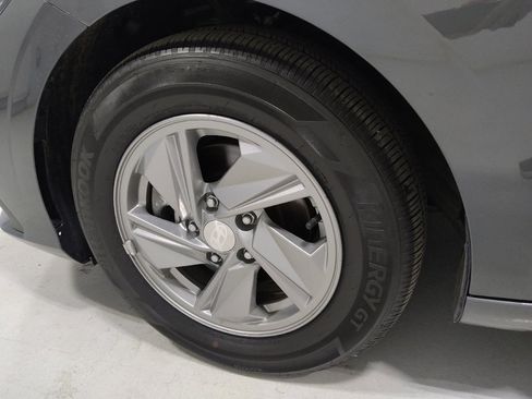 Used 2025 Hyundai Elantra SE FWD image 31