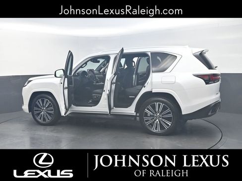 Used 2024 Lexus LX 600 4WD w/ Luxury Package image 30