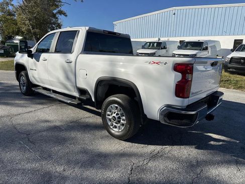 Used 2025 Chevrolet Silverado 2500 LT w/ Convenience Package AWD/4WD image 3