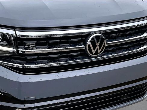 Used 2022 Volkswagen Atlas Cross Sport SEL R-Line AWD/4WD image 29