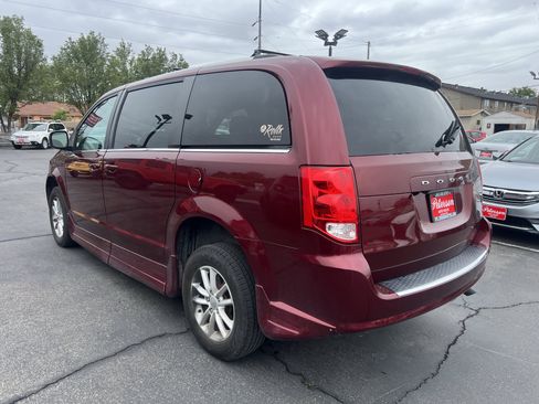 Used 2019 Dodge Grand Caravan SXT FWD image 9