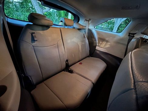 Used 2024 Toyota Sienna XLE image 31