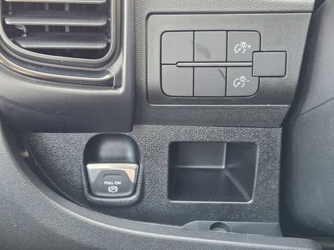 Used 2025 RAM ProMaster 2500 FWD image 23