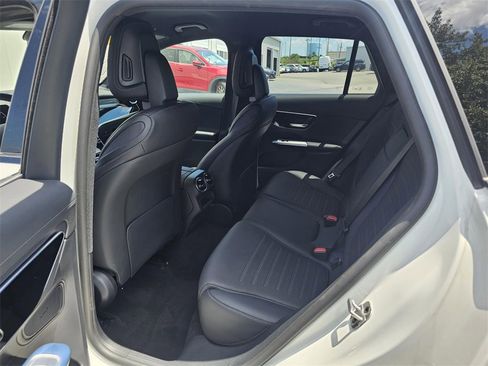 Used 2024 Mercedes-Benz GLC 300 image 24