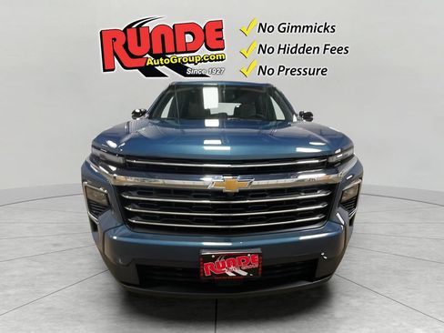 Used 2025 Chevrolet Traverse LT AWD/4WD image 9
