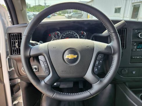 Used 2022 Chevrolet Express 3500 w/ Power Convenience Package RWD image 19