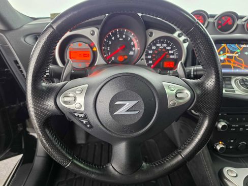 Used 2018 Nissan 370Z Touring RWD image 18