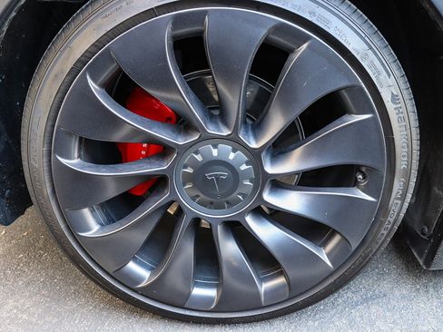 Used 2022 Tesla Model Y Performance image 16