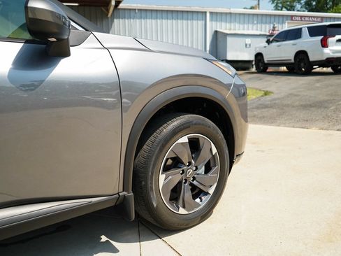 Used 2024 Nissan Rogue SV FWD image 18