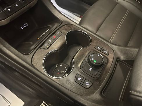 Used 2023 GMC Acadia Denali w/ Denali Ultimate Package FWD image 28