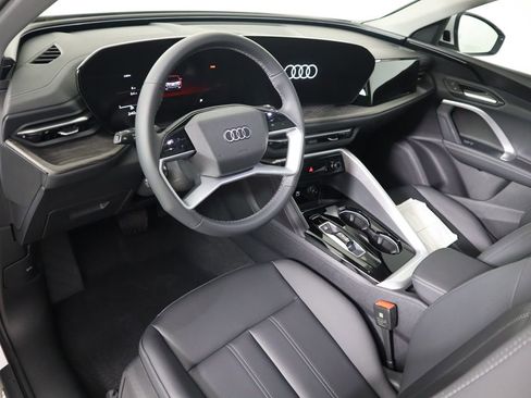 Used 2025 Audi Q5 Premium w/ Convenience Package image 10