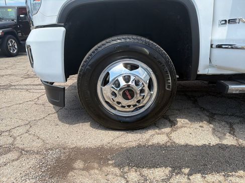 Used 2019 GMC Sierra 3500 Denali w/ Duramax Plus Package AWD/4WD image 29