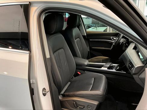 Certified 2024 Audi Q8 e-tron Premium Plus w/ Premium Plus Package image 8