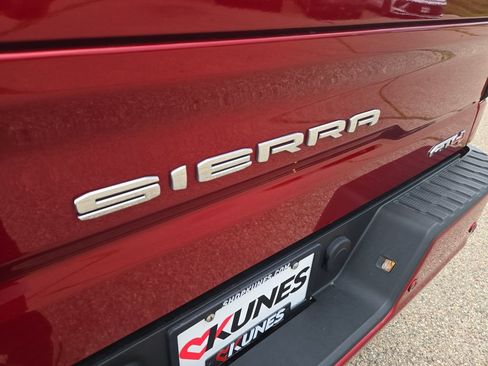 Used 2022 GMC Sierra 1500 AT4 w/ AT4 Premium Package AWD/4WD image 39