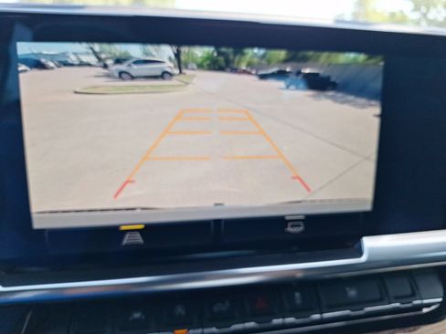 Used 2025 Chevrolet Silverado 1500 LT RWD image 25