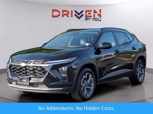 Used 2025 Chevrolet Trax LT image 1