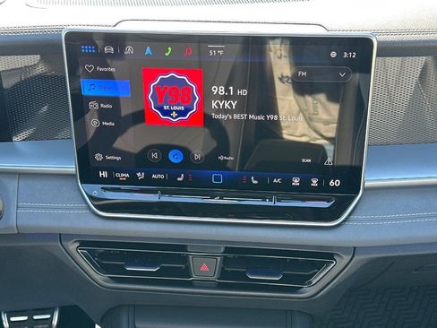 Used 2025 Volkswagen Tiguan SE R-Line image 14