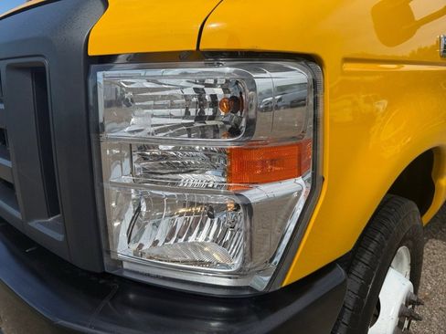 Used 2021 Ford E-350 and Econoline 350 Super Duty RWD image 25