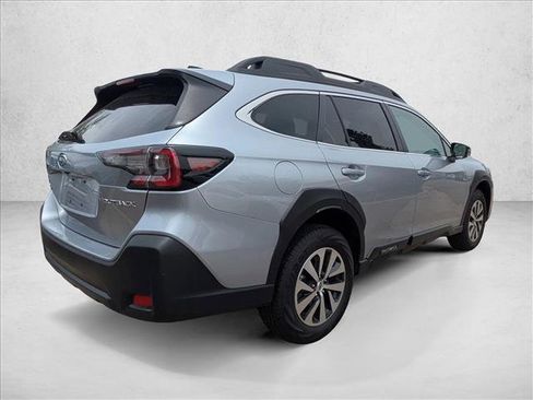 Used 2025 Subaru Outback Premium AWD/4WD image 5