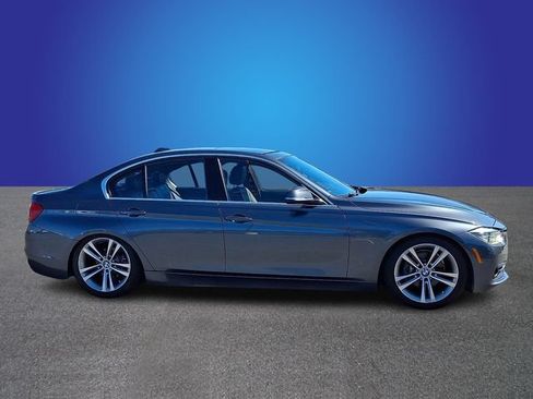 Used 2017 BMW 330i xDrive Sedan w/ Technology Package AWD/4WD image 3
