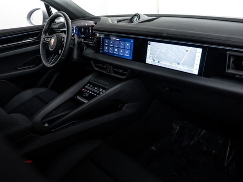 New 2026 Porsche Macan 4 Electric AWD/4WD image 15