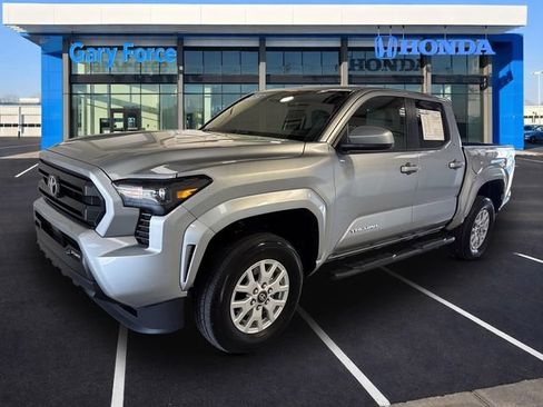 Used 2025 Toyota Tacoma SR5 AWD/4WD image 4