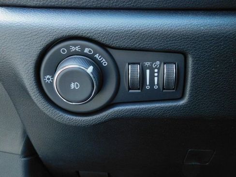 New 2026 Chrysler Pacifica Select FWD image 19