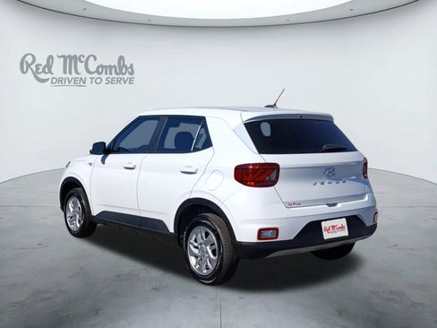 New 2025 Hyundai Venue SE image 3