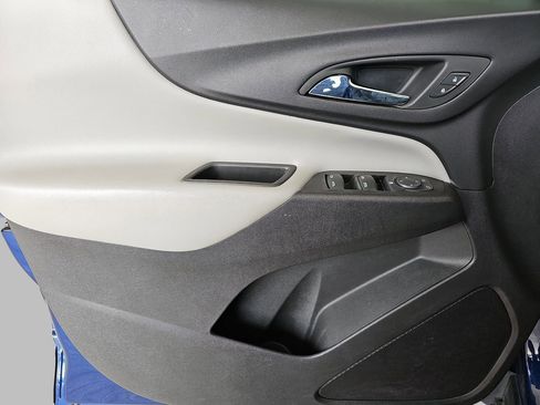 Used 2022 Chevrolet Equinox LS FWD image 30