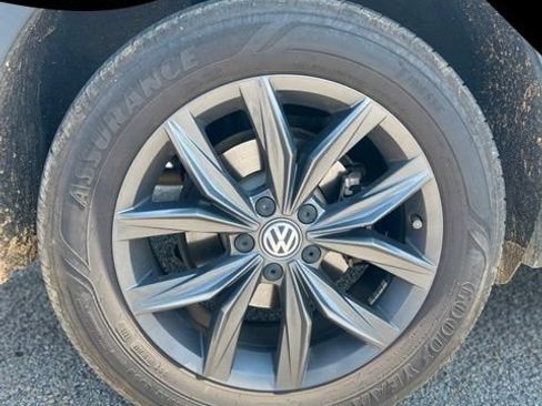 Used 2023 Volkswagen Tiguan SE FWD image 9