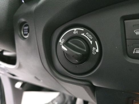 Used 2023 Nissan Frontier PRO-4X w/ Pro-4X Premium Package image 37